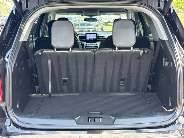 Used 2024 Ford Explorer XLT w/ Equipment Group 202A AWD/4WD image 18