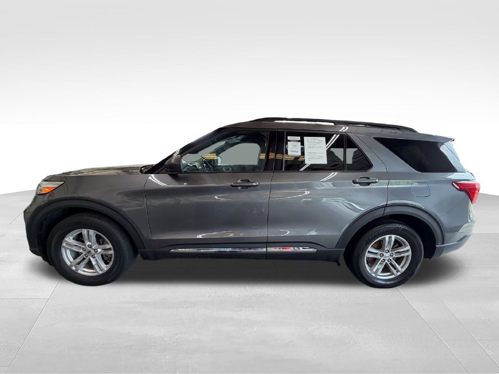 Used 2023 Ford Explorer XLT w/ Equipment Group 202A RWD image 2