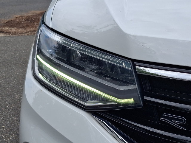 Certified 2023 Volkswagen Tiguan SE R-Line AWD/4WD image 9