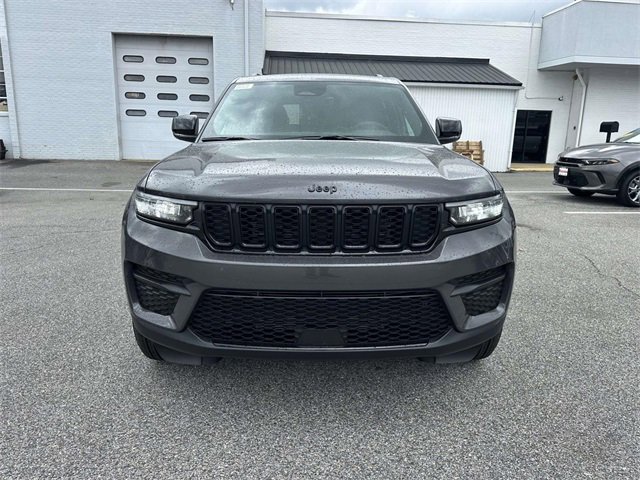 New 2025 Jeep Grand Cherokee Altitude image 4