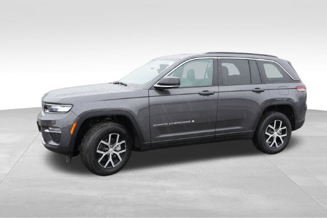 Certified 2024 Jeep Grand Cherokee Limited w/ Luxury Tech Group II AWD/4WD image 11