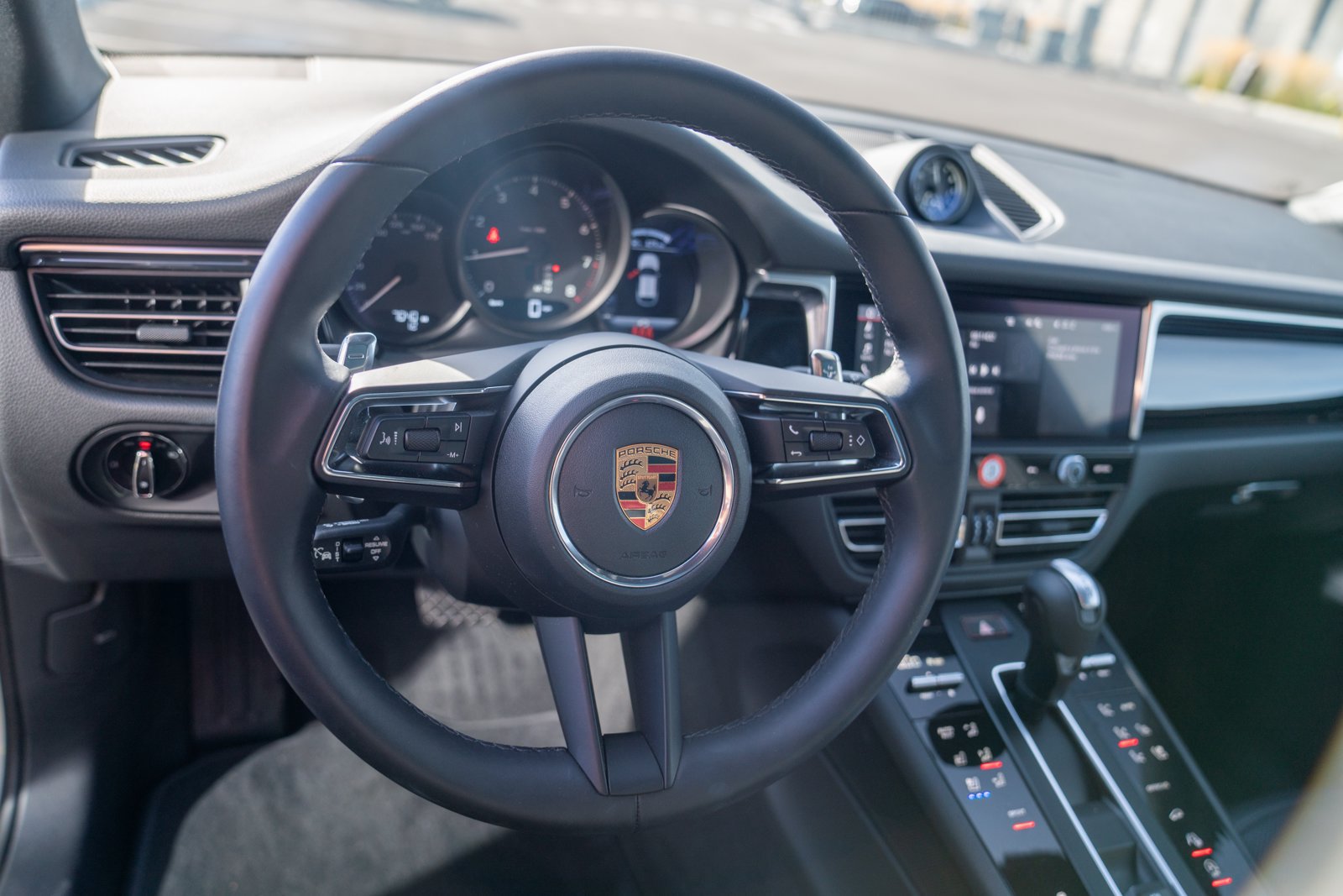 Certified 2026 Porsche Macan AWD/4WD image 12