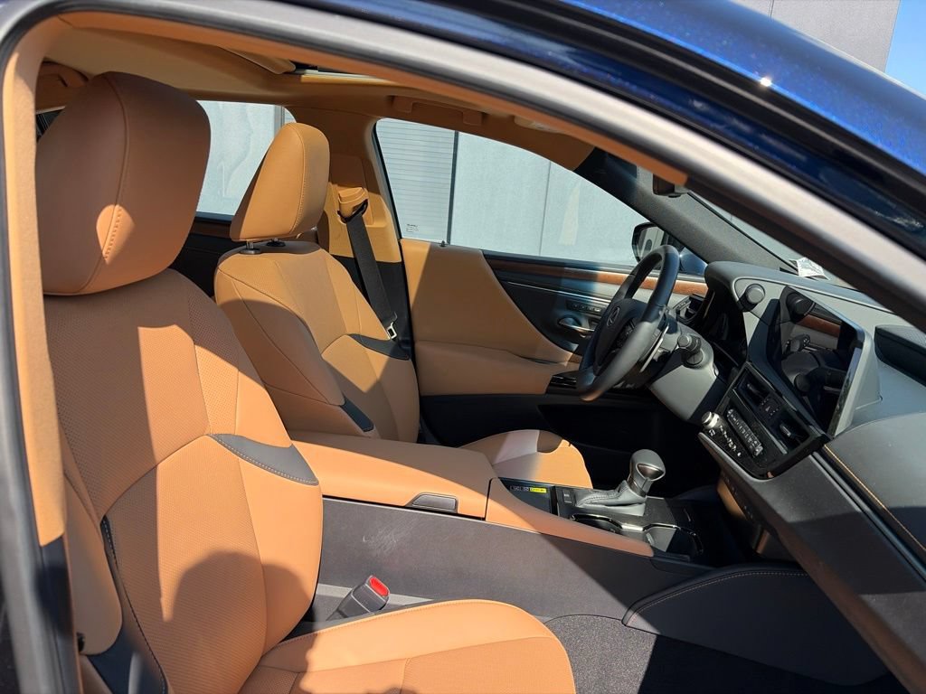 Used 2024 Lexus ES 350 w/ Premium Package FWD image 9