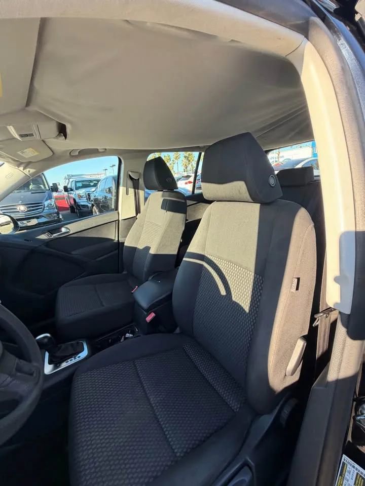 Used 2011 Volkswagen Tiguan S image 6