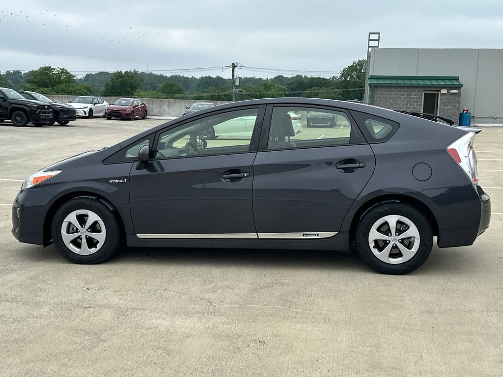 Used 2013 Toyota Prius Three w/ Preferred Accessory Pkg FWD image 2