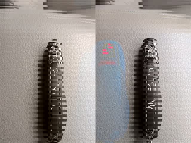 Used 2021 Porsche Macan S w/ Premium Package image 37