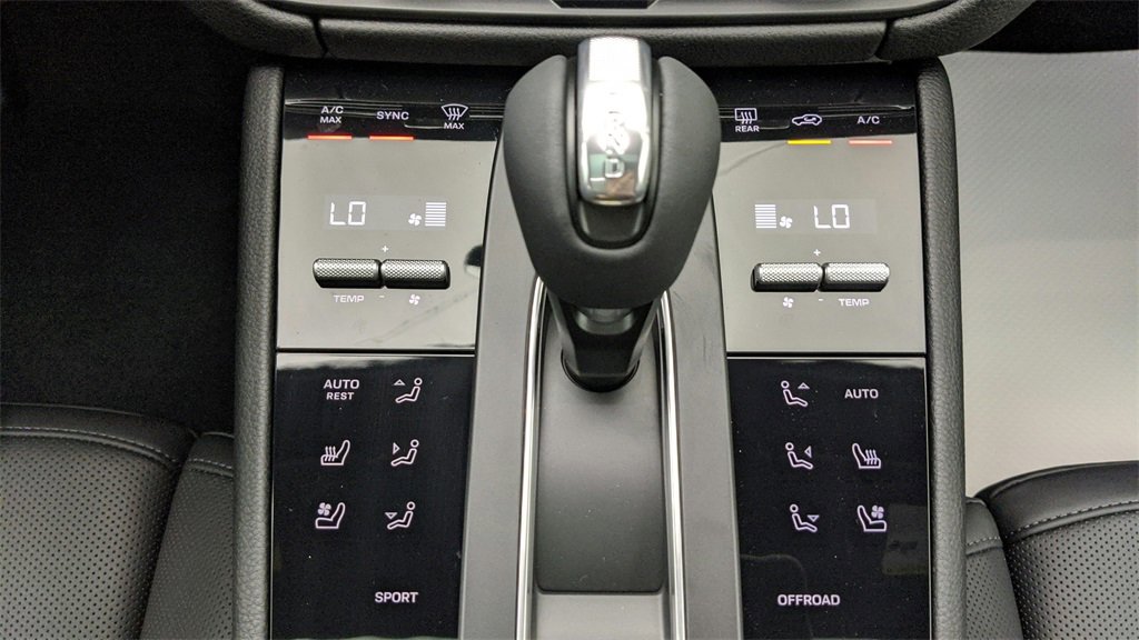 Used 2022 Porsche Macan image 42