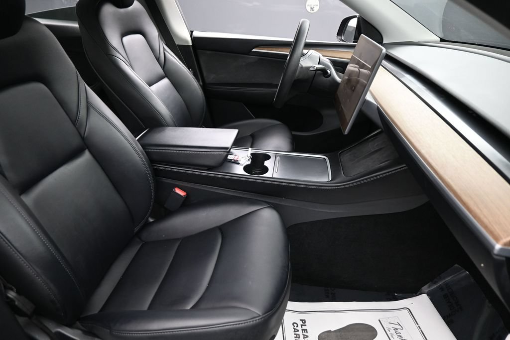 Used 2023 Tesla Model Y 2WD image 32