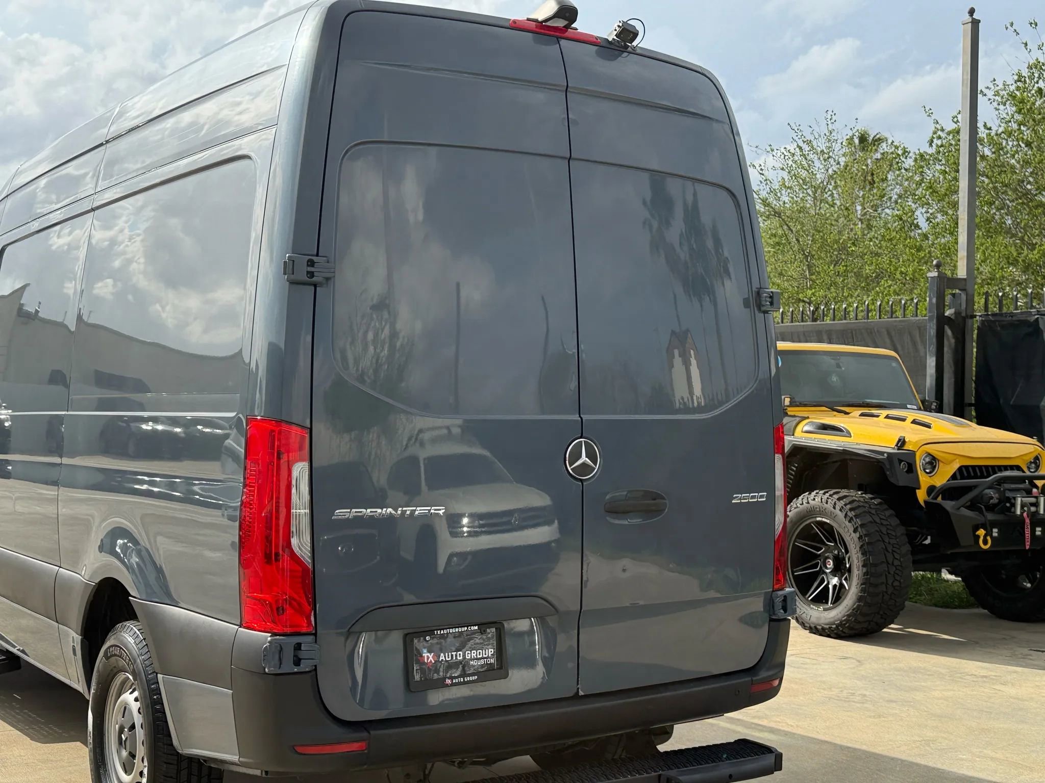 Used 2019 Mercedes-Benz Sprinter 144 image 24