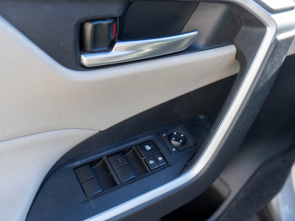 Used 2019 Toyota RAV4 XLE w/ Carpet Mat Package FWD image 25