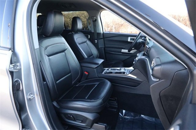 Used 2021 Ford Explorer XLT w/ Equipment Group 202A image 27