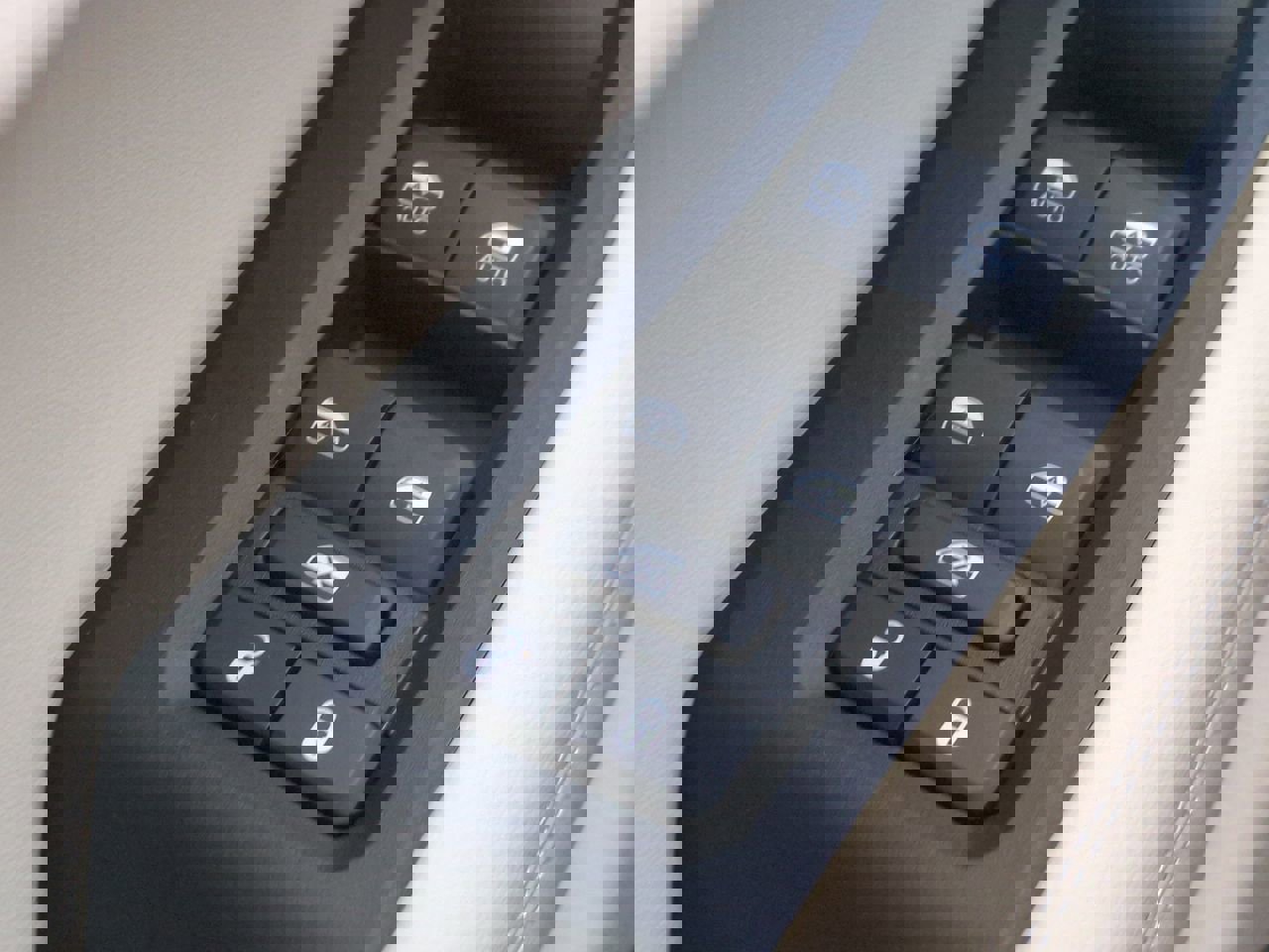 Used 2025 Jeep Grand Cherokee L Limited image 23