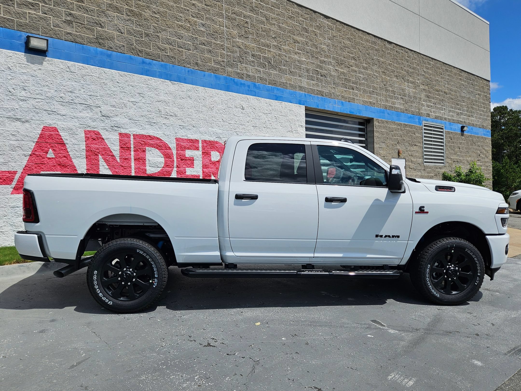 New 2026 RAM 2500 Big Horn AWD/4WD image 8