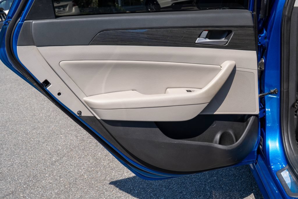 Used 2018 Hyundai Sonata Limited w/ Cargo Package FWD image 11