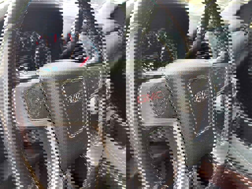 Used 2018 GMC Yukon SLE w/ SLE Value Package image 15