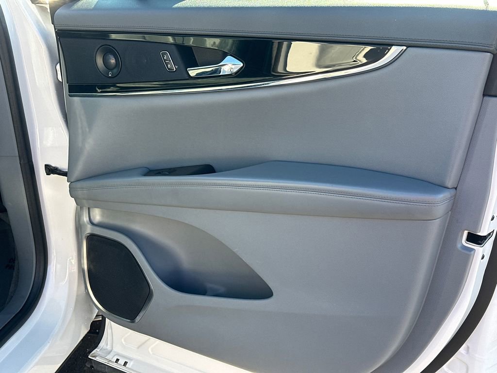 Used 2022 Lincoln Nautilus Reserve w/ Equipment Group 201A image 14