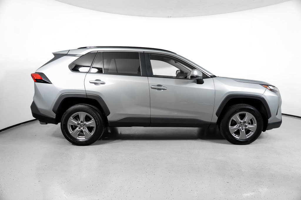 Used 2025 Toyota RAV4 XLE FWD image 3