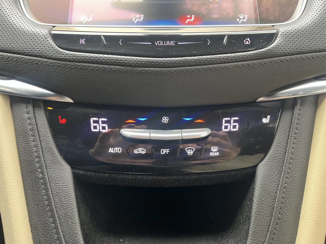 Used 2017 Cadillac XT5 Luxury w/ Driver Awareness Package image 22