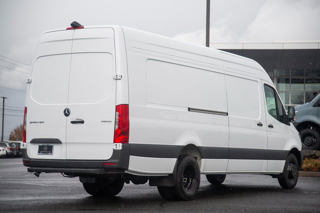 New 2025 Mercedes-Benz Sprinter 4500 image 10