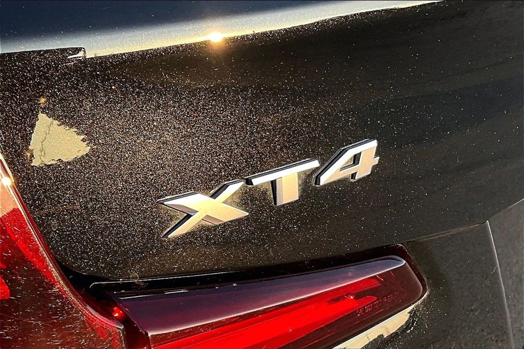 Used 2023 Cadillac XT4 Luxury w/ Cold Weather Package image 30