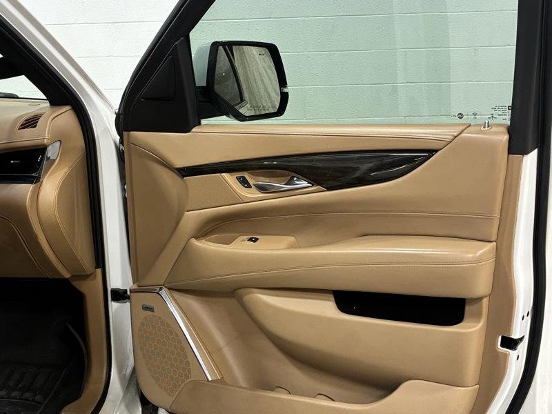 Used 2018 Cadillac Escalade Platinum AWD/4WD image 15