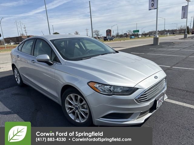Used 2017 Ford Fusion SE image 3