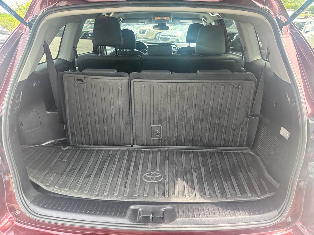 Used 2019 Toyota Highlander LE FWD image 21