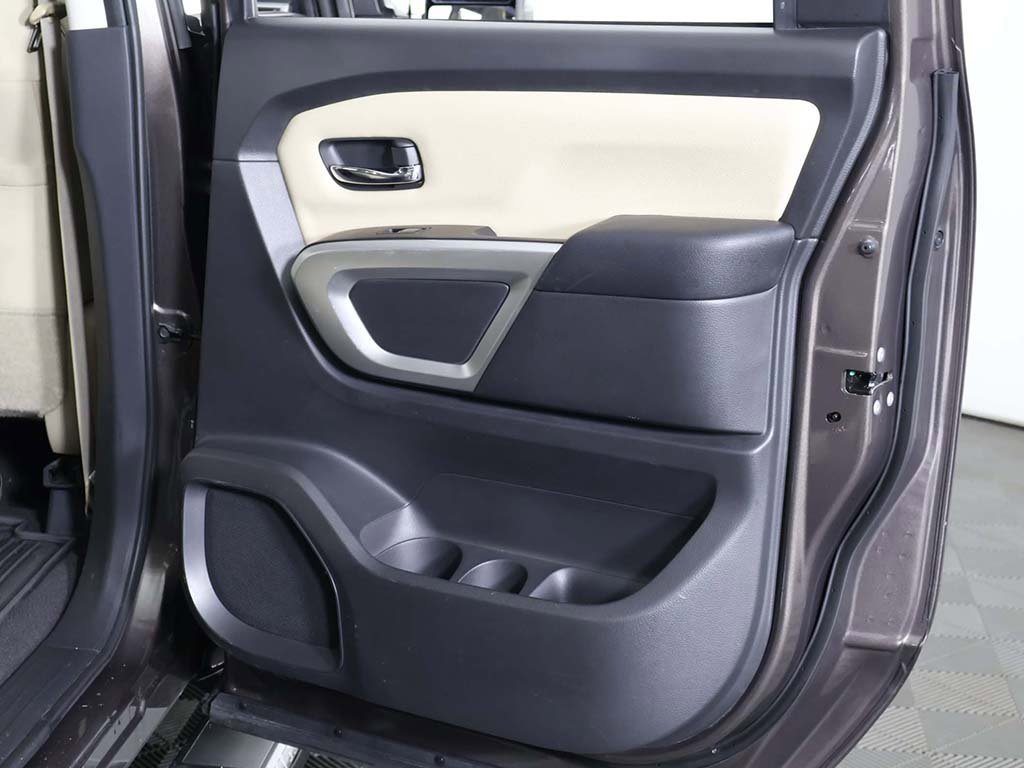 Used 2017 Nissan Titan SV image 22