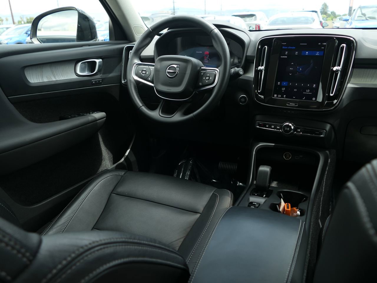 Used 2025 Volvo XC40 B5 Core AWD/4WD image 25