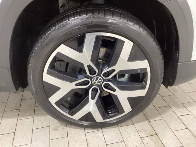 Certified 2023 Volkswagen Taos SEL image 27