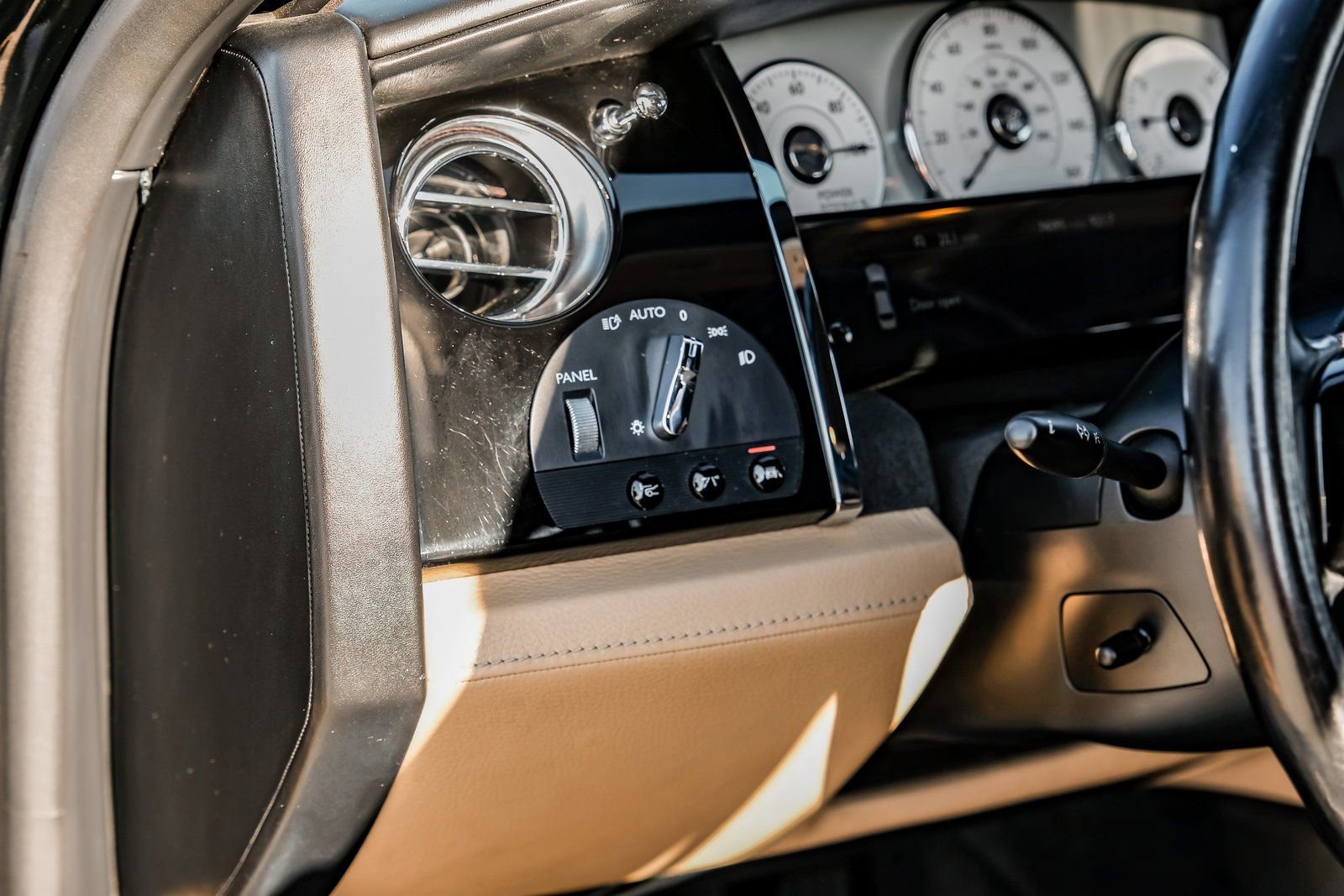 Used 2015 Rolls-Royce Ghost image 33