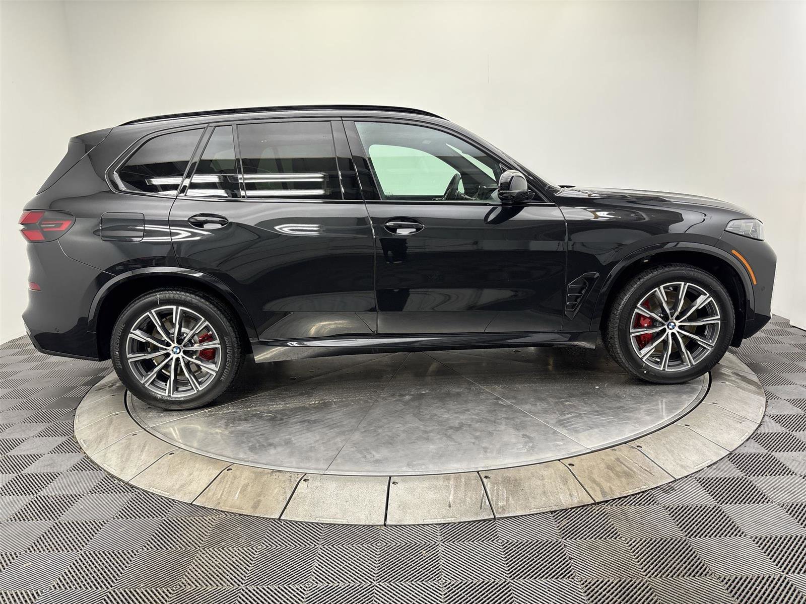 New 2026 BMW X5 M60i w/ Climate Comfort Package image 17