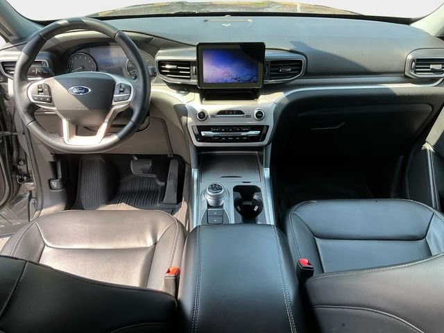 Used 2022 Ford Explorer XLT w/ Equipment Group 202A image 11