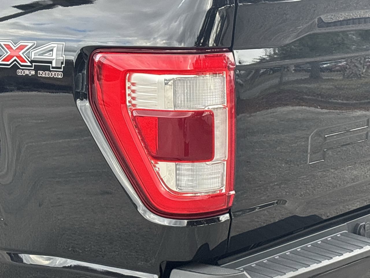 Used 2023 Ford F150 Lariat w/ Equipment Group 502A High image 7