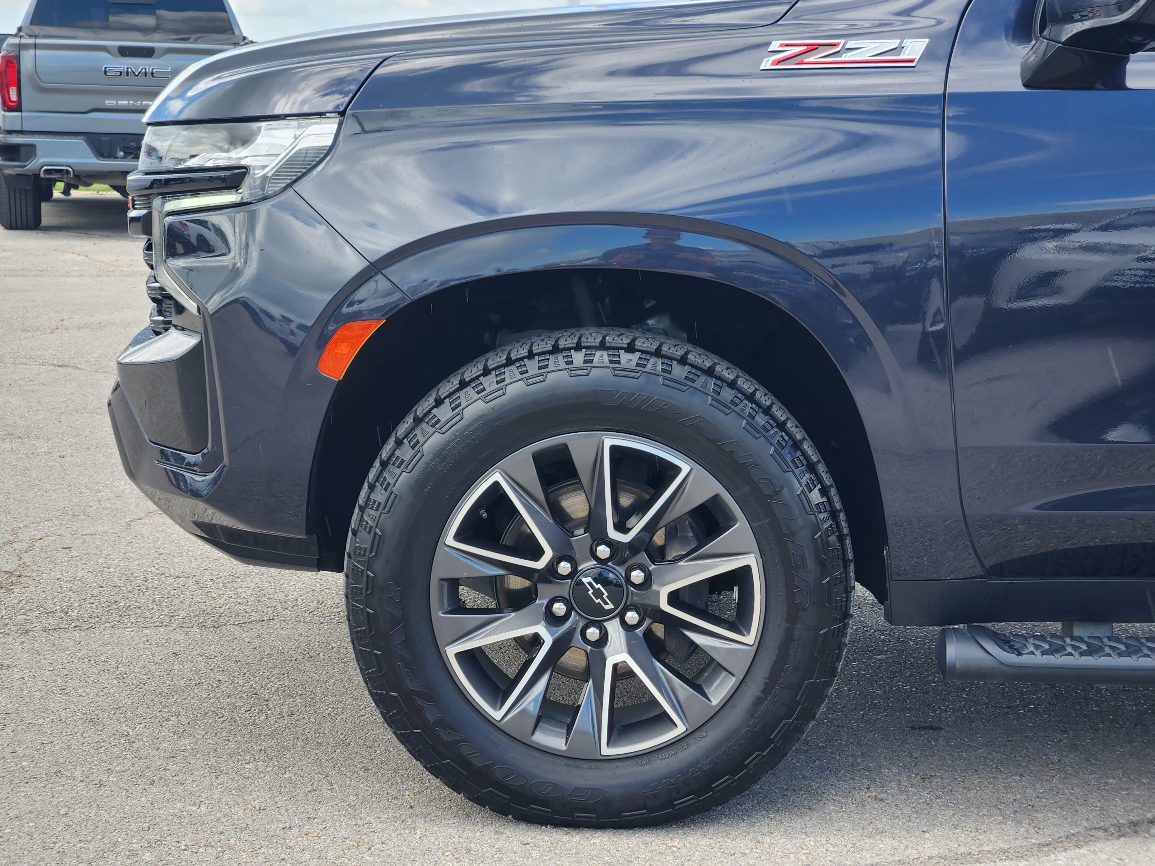 Used 2023 Chevrolet Tahoe Z71 w/ Luxury Package AWD/4WD image 9