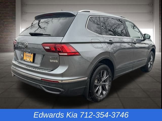 Used 2022 Volkswagen Tiguan SE image 3