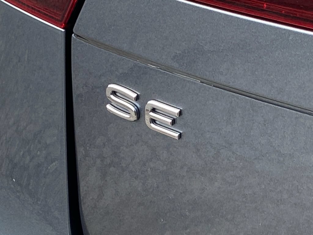 Used 2023 Volkswagen Tiguan SE AWD/4WD image 17