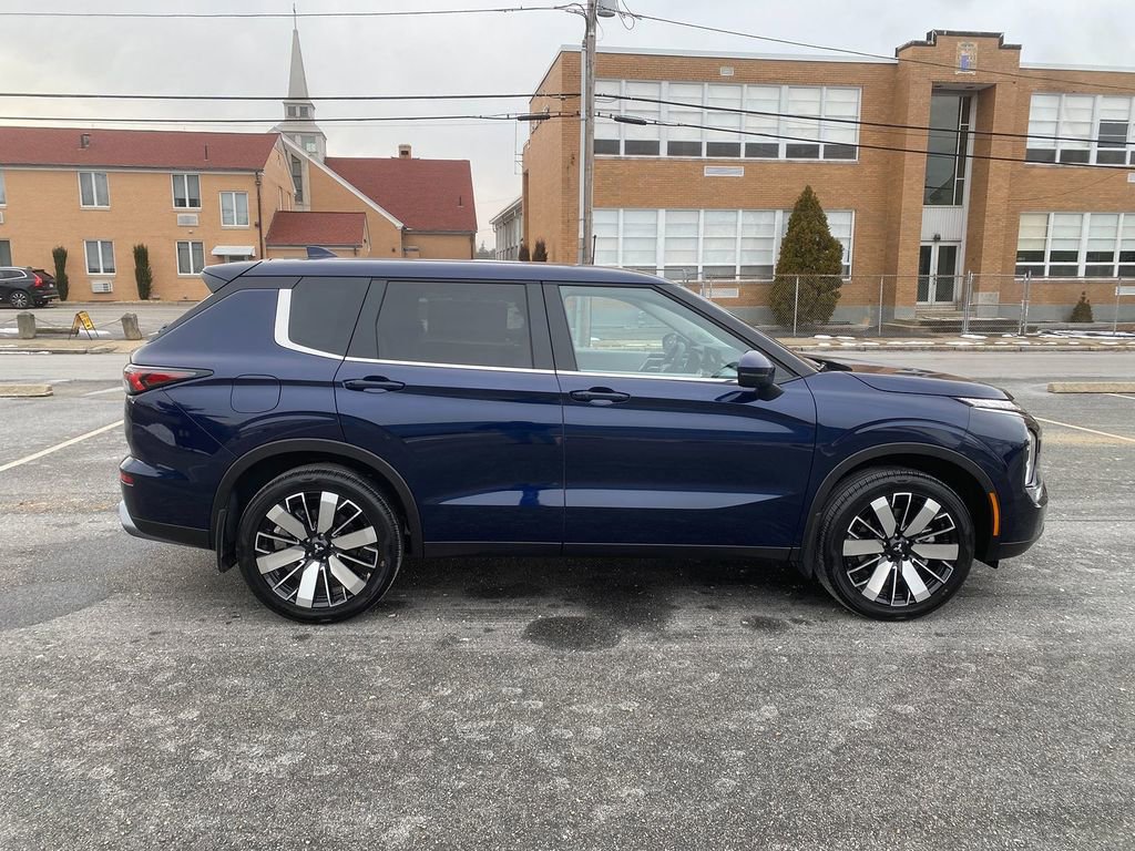 New 2026 Mitsubishi Outlander SE image 4