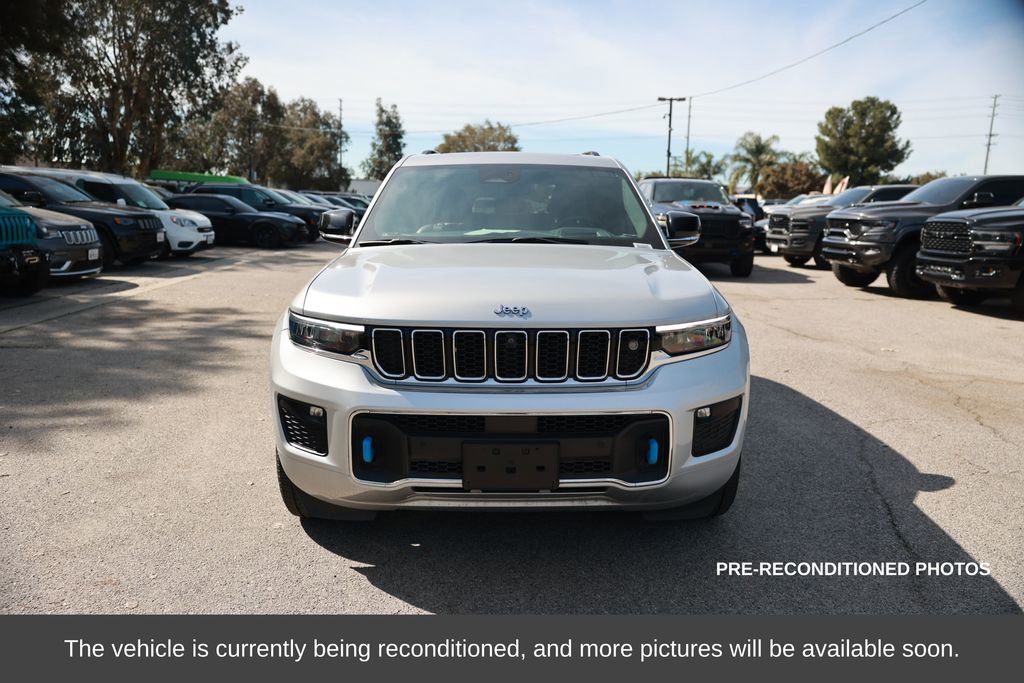 Used 2023 Jeep Grand Cherokee Overland w/ Advanced Protech Group III image 9