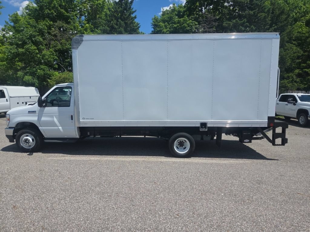 New 2026 Ford E-450 and Econoline 450 Super Duty w/ Power Equipment Group RWD image 5