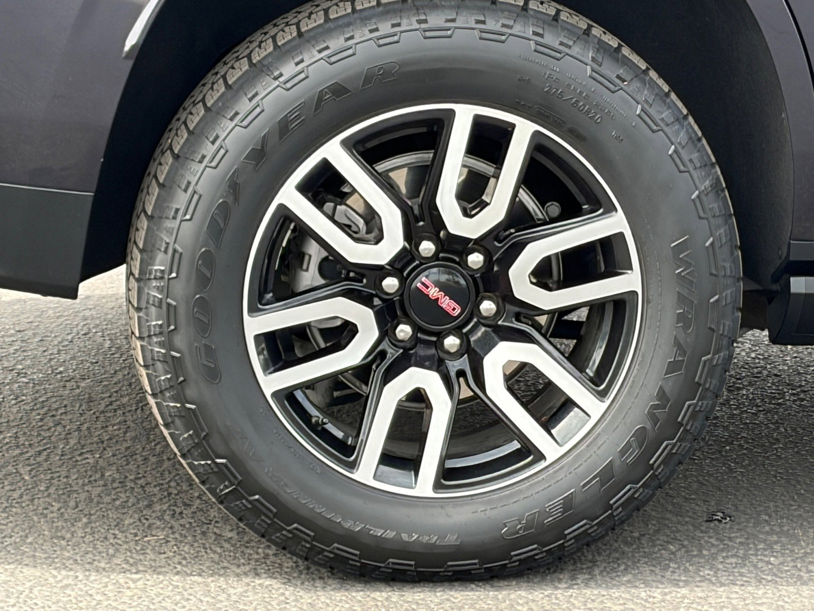 Used 2024 GMC Yukon AT4 w/ AT4 Premium Package image 10