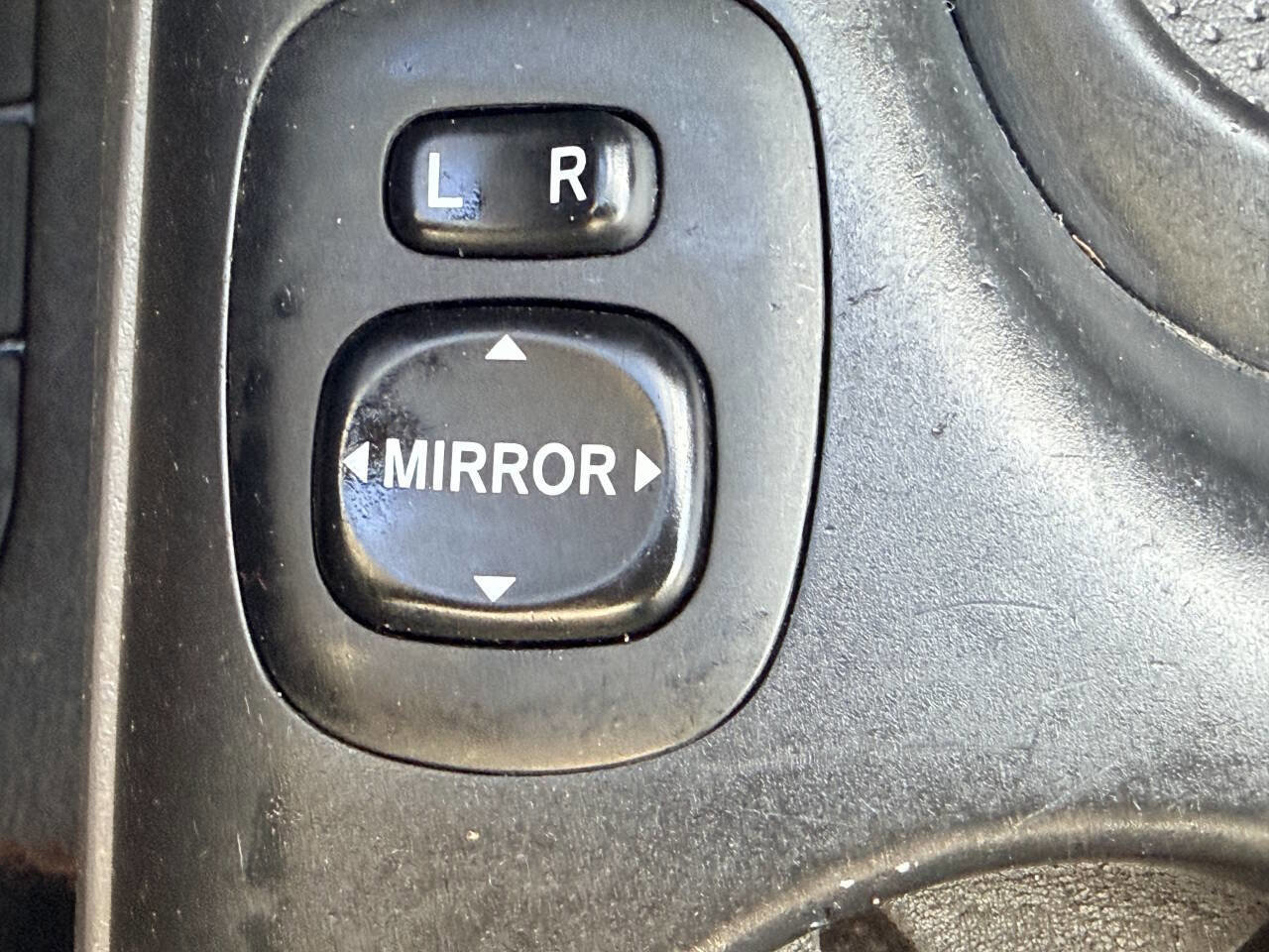 Used 2005 Toyota Sequoia SR5 image 43