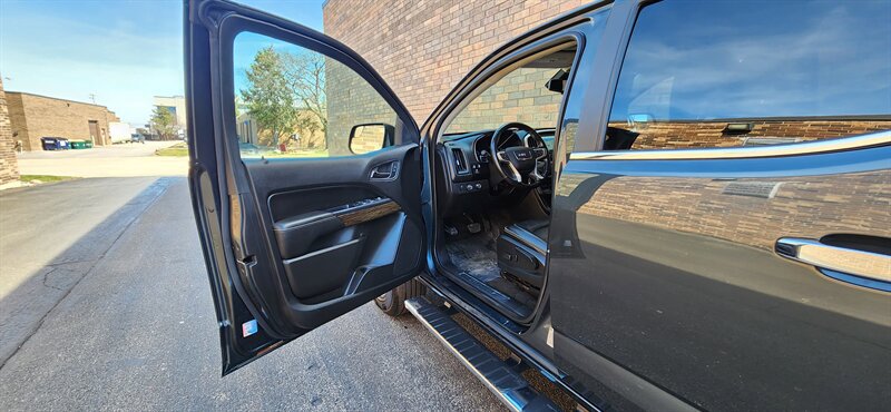 Used 2018 GMC Canyon Denali image 20