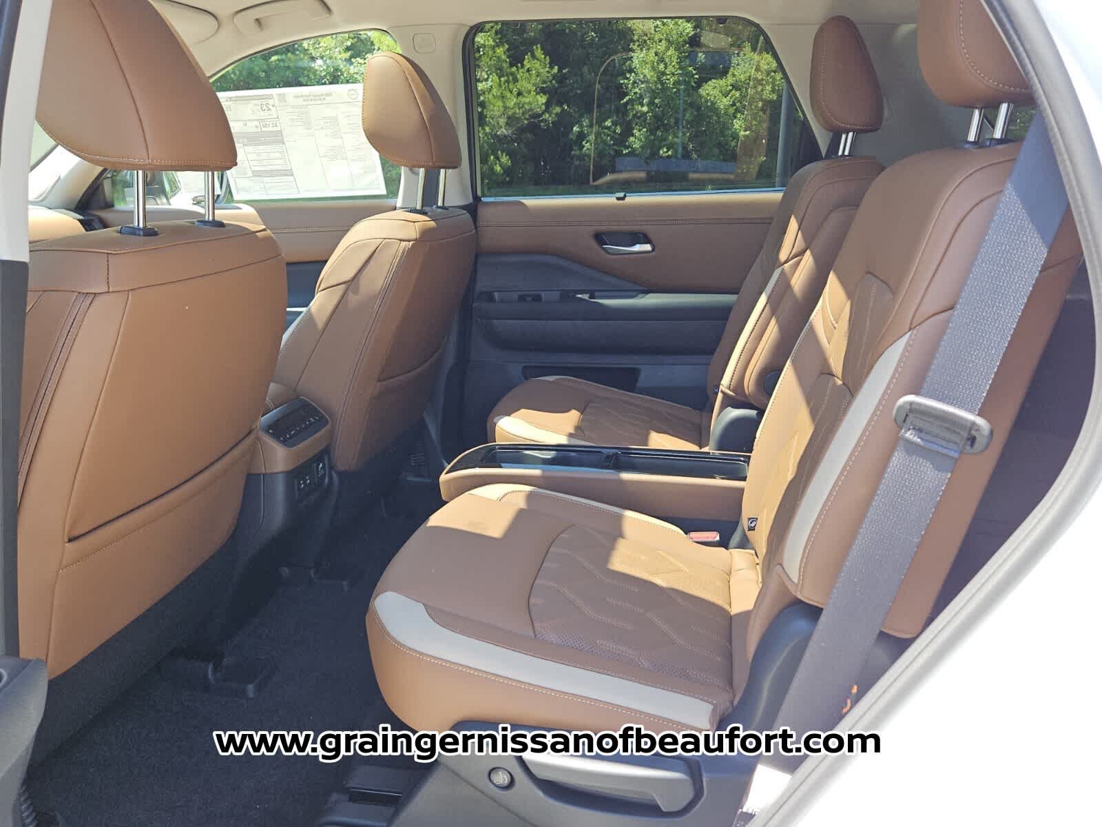 New 2026 Nissan Pathfinder Platinum FWD image 4
