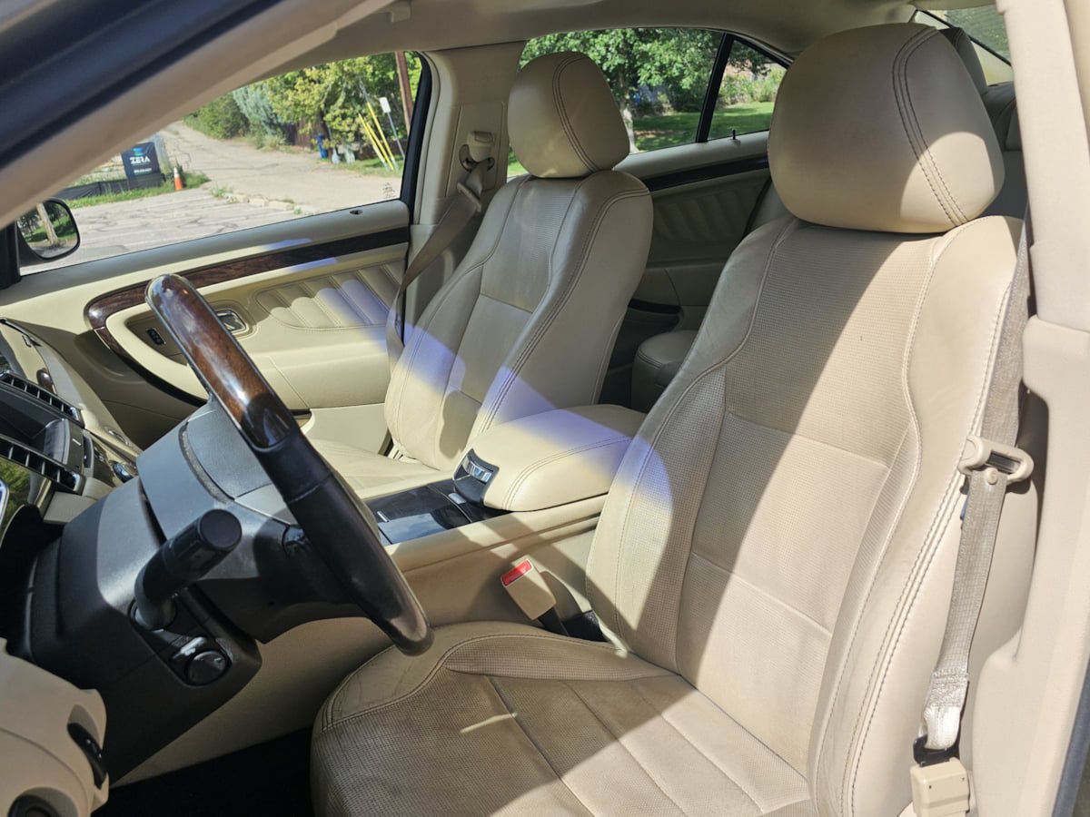 Used 2013 Ford Taurus Limited FWD image 11