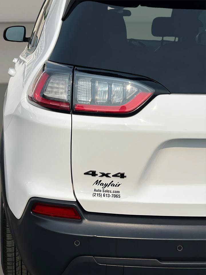 Used 2019 Jeep Cherokee Latitude Plus AWD/4WD image 11