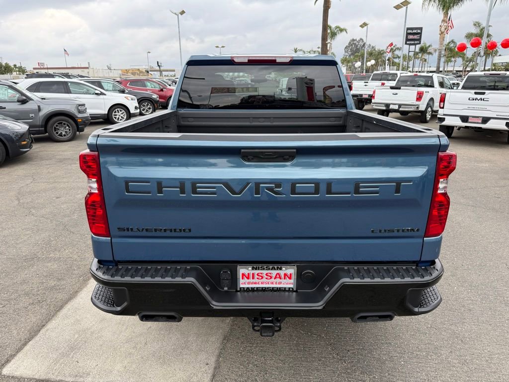 Used 2024 Chevrolet Silverado 1500 Custom Trail Boss w/ Dark Appearance Package AWD/4WD image 5