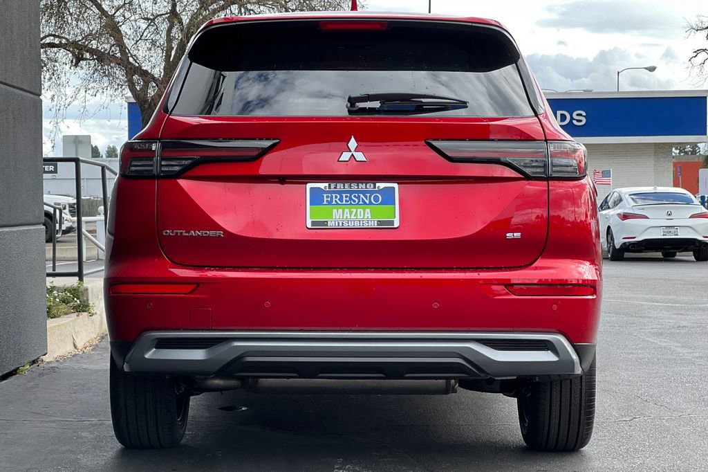 New 2026 Mitsubishi Outlander SE image 6