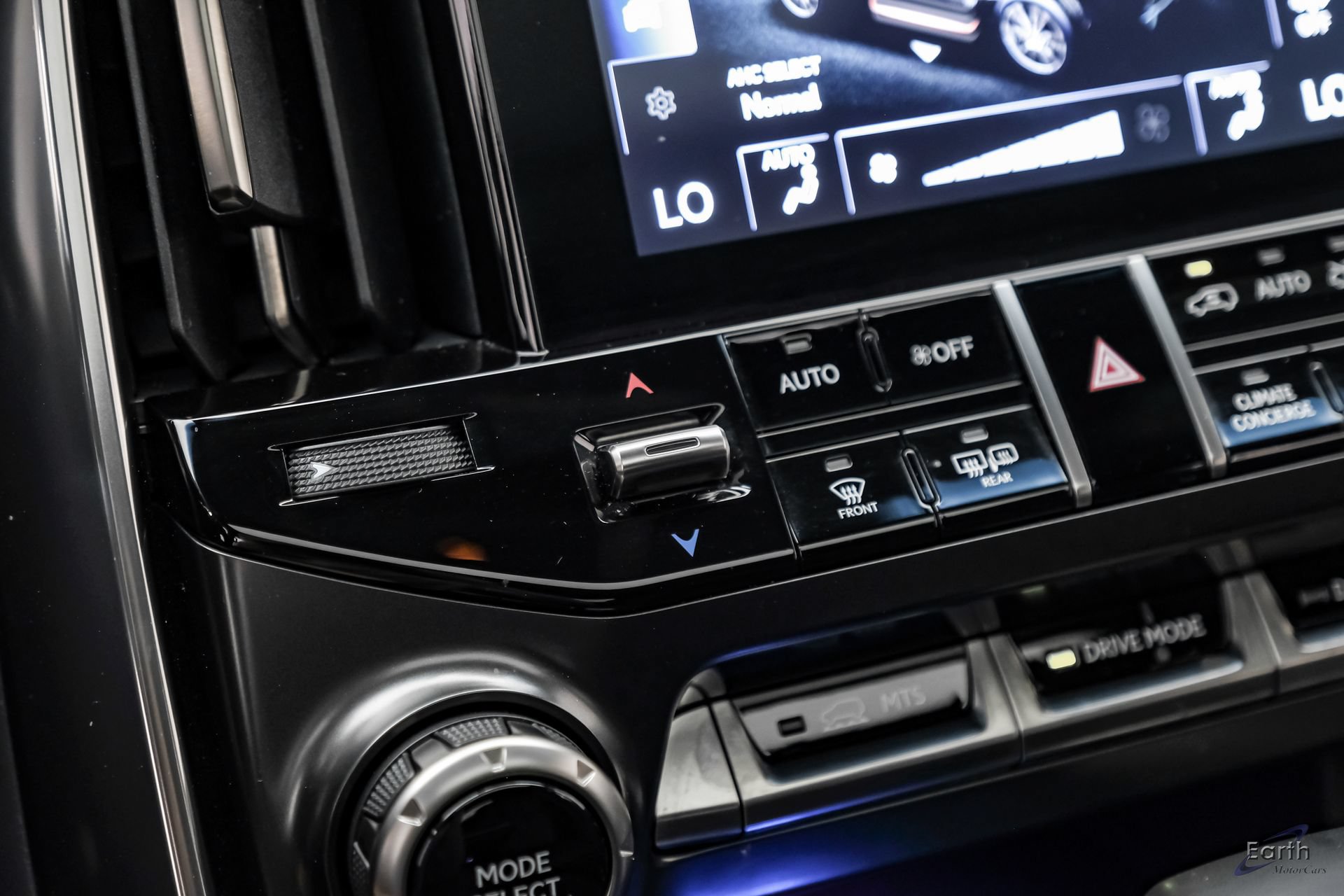 Used 2023 Lexus LX 600 4WD w/ Accessory Package (Z1) image 61