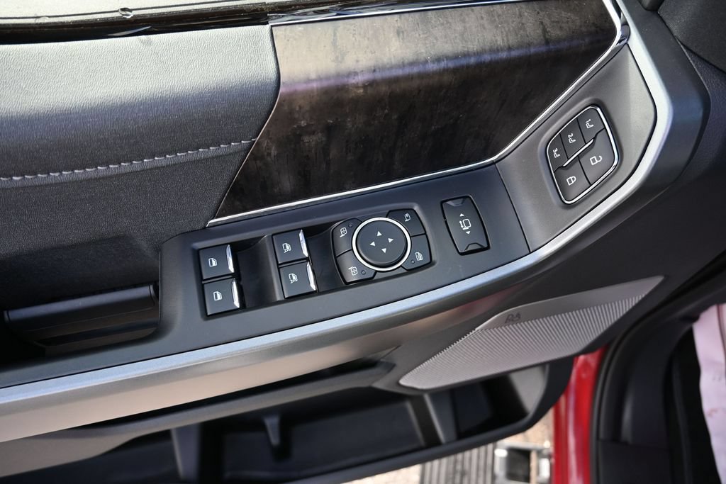 Used 2026 Ford F250 Lariat w/ Black Appearance Package AWD/4WD image 17